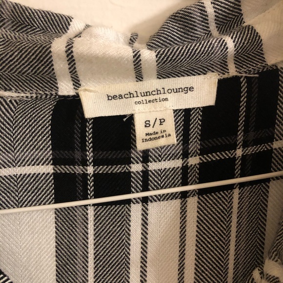 BeachLunchLounge Long Sleeve Button Back Detail Plaid Shirt Size Small - Picture 7 of 14